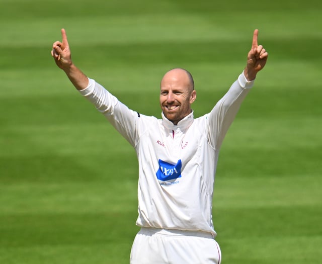 England spinner Jack Leach signs extended contract