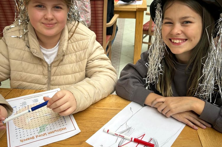 There were craft sessions which were held during the week of the trail