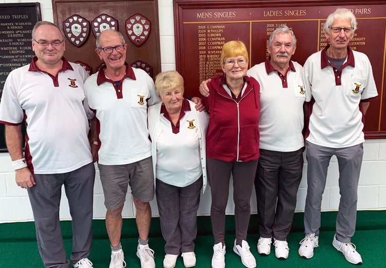 Left to right: Dave Harrison, Ian Hollingsworth and Angie Moore’s Southsiders, and Liz May, Alan Every and Alan May’s Skylarks.