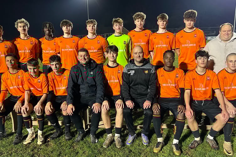 Wellington Under 18s, back left to right: Ollie Ackland, Joe Robinson, Chris Amponsah, Ade Fountain, Sami Weir, Harry Gregory, Owen Watts, Oliver Southcott, Lewis Oaten, Adrian Ridgeway (kit man). Front: Nelson Taylor, Brenly Povey, Linkoln Nash, Wayne Oaten (coach), Harry Chetland (captain), Allen Pimblett (coach), Thando Mlotshwa, Leo Calpin, Harry Silverton.   