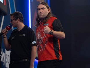 Searle storms into semi-finals of World Darts Championship 