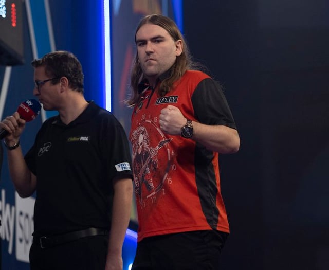 Searle storms into semi-finals of World Darts Championship 