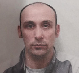 Daniel Washbourne, convicted of violent offences, has gone on the run from HMP Leyhill.
