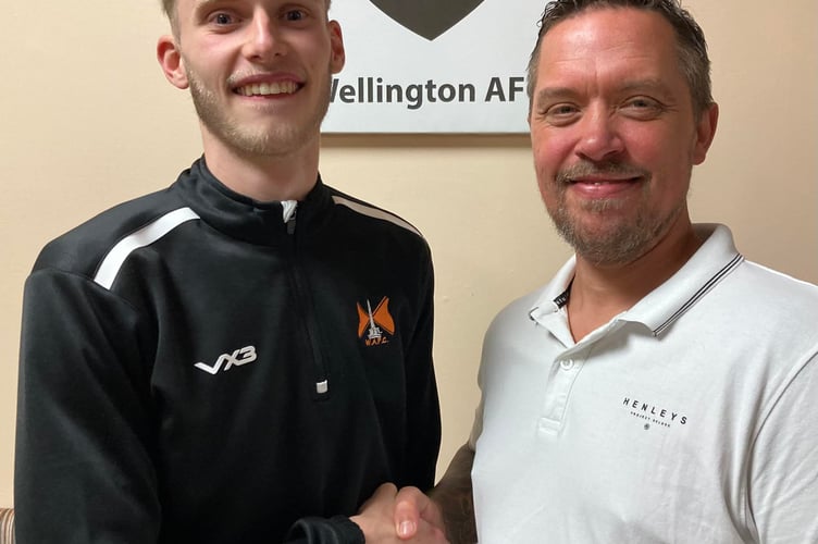 Jordan Sellick (left)