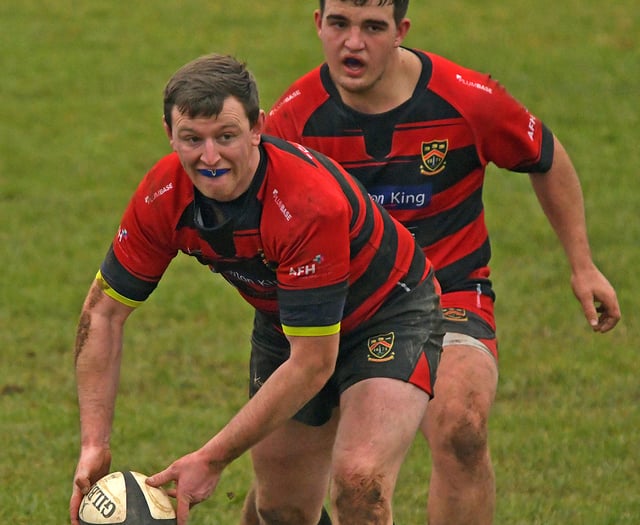 Wellington hand points to Penzance & Newlyn 