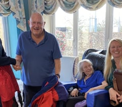 Yachtsman donates kit to charity