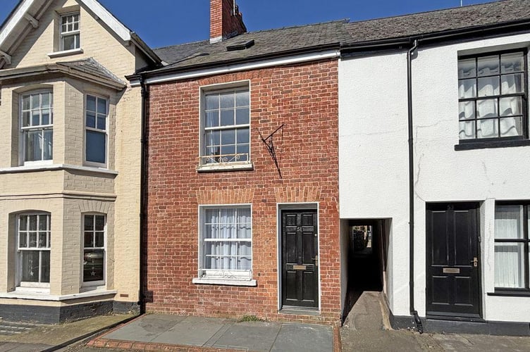 The maisonette has a small courtyard garden