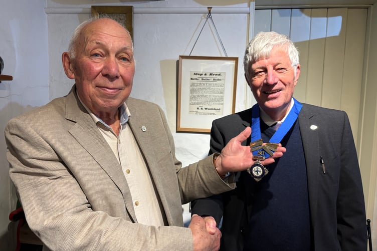 Barry Brown (left) presents the chairman’s Jewel to incoming 41 Club chairman, Mike Perry.