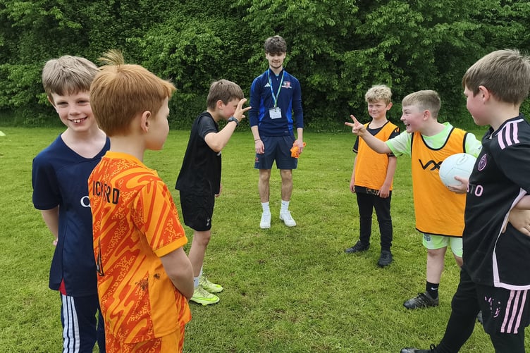 Rock, paper, scissors decides the kick-off