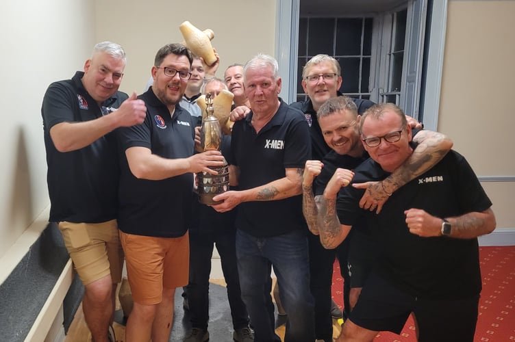 Ex-Servicemen, back left to right: Ryan Richards, Adrian Coles, Kevin Denslow, Geoff Hamlyn; front: Dave Gardiner, Marc Bright, Adrian Perry (capt), Lee Baker, Ricky Baker.