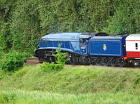 'Sir Nigel Gresley' steams through Wellington ahead of July special