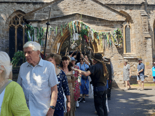 Human circle forms around church for patronal festival