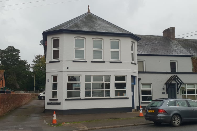 The ground floor of the former Dolphin Inn, Wellington, may be converted to a hairdressing salon.