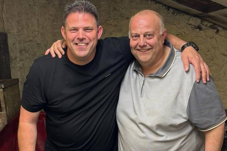 Former winners Darren Sparks and Kevin Sedgebeer - through to quarter-finals