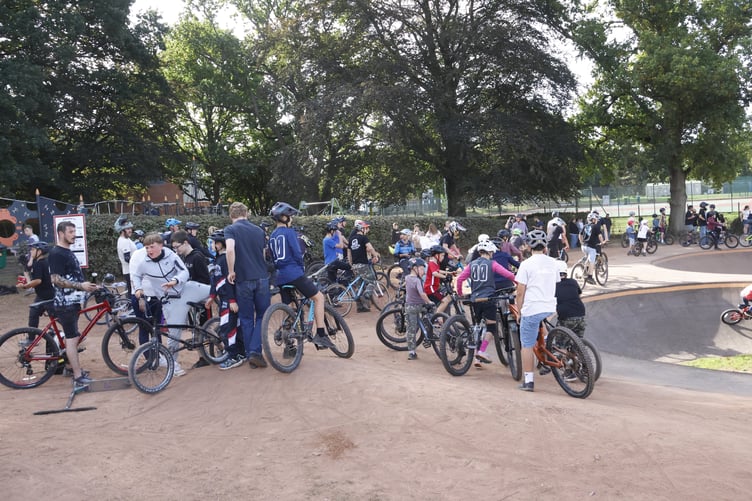 Crowds of bike, skateboard and scooter fans waiting patiently for their turn to try out the pumptrack.