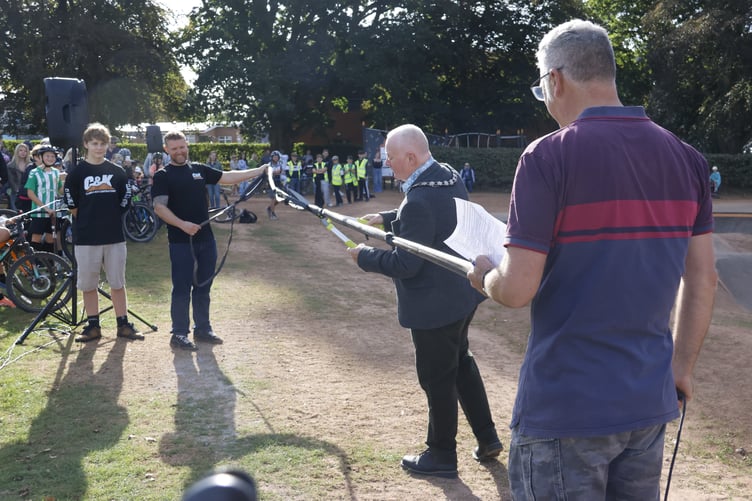 Mayor Cllr Mark Lithgow declares the track open by aptly cutting through the inner tube of a bicycle tyre.